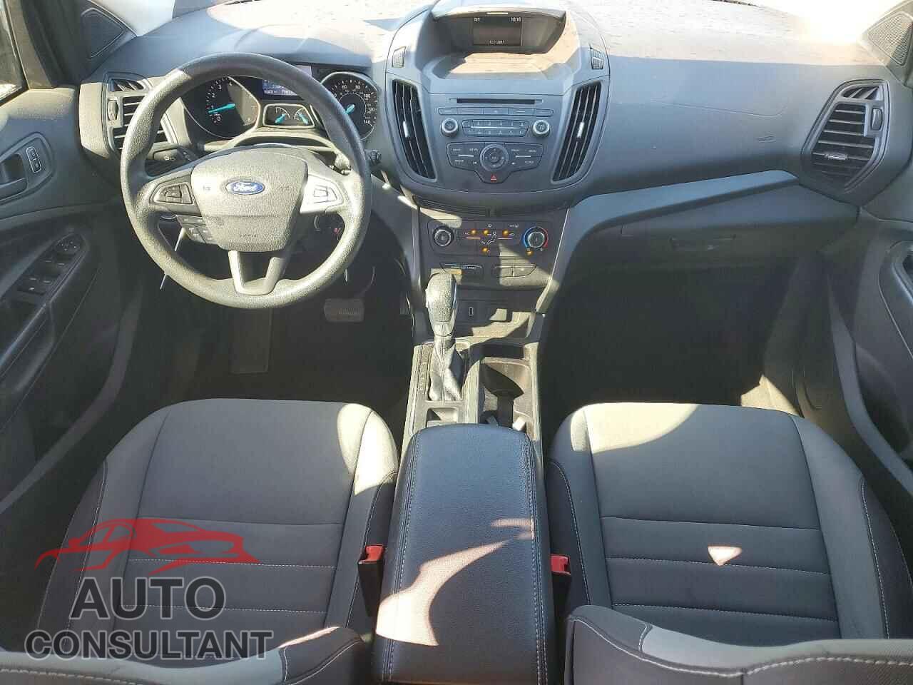 FORD ESCAPE 2017 - 1FMCU0F71HUB73077
