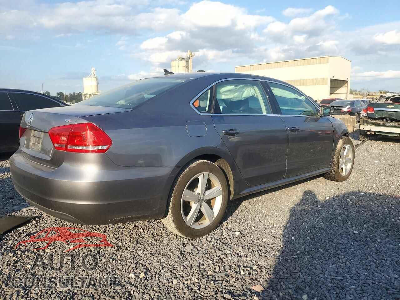 VOLKSWAGEN PASSAT 2015 - 1VWAT7A34FC115511