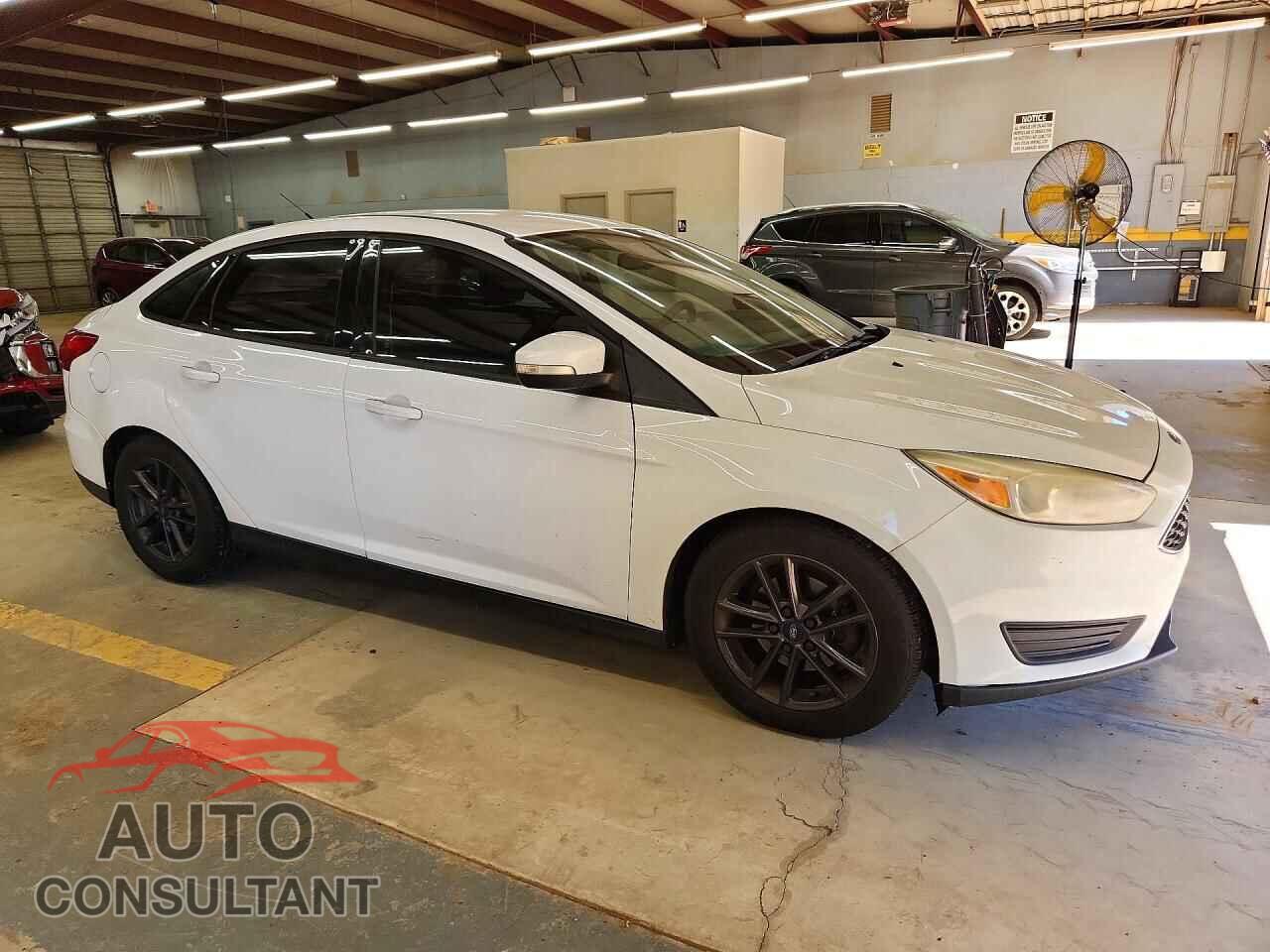 FORD FOCUS 2015 - 1FADP3F23FL218504