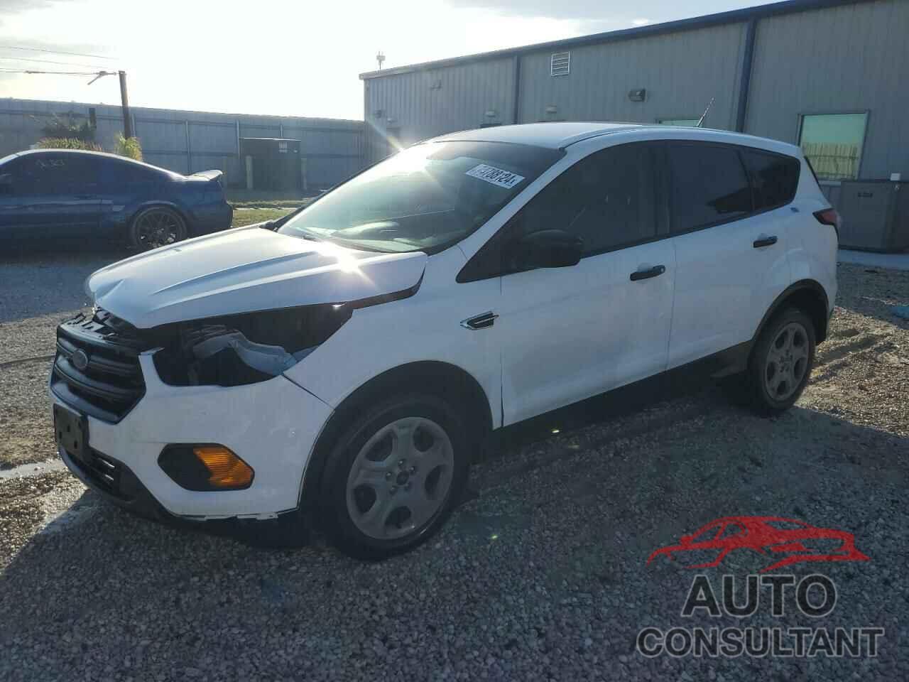FORD ESCAPE 2018 - 1FMCU0F70JUB04595