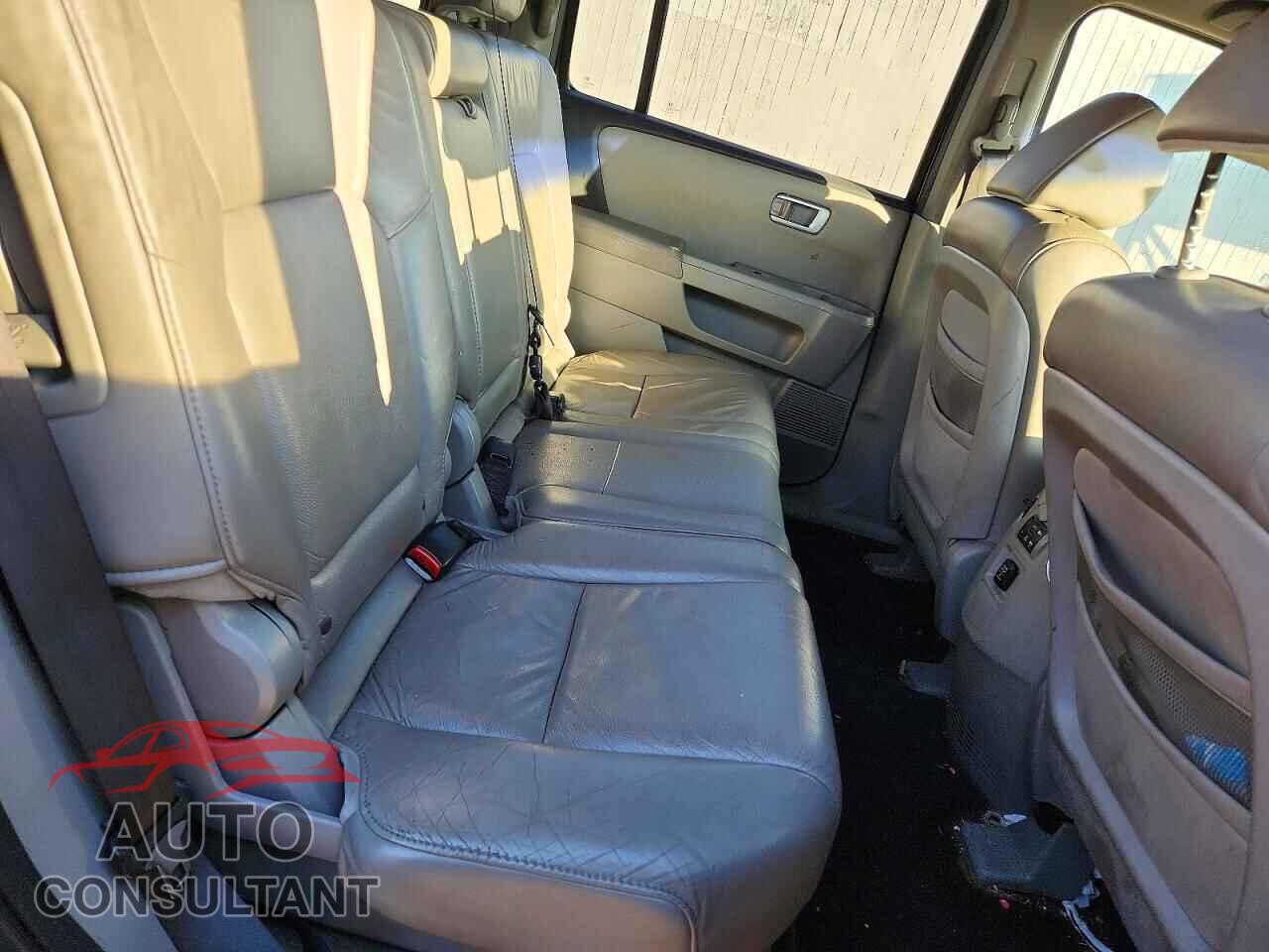 HONDA PILOT 2011 - 5FNYF4H77BB018980
