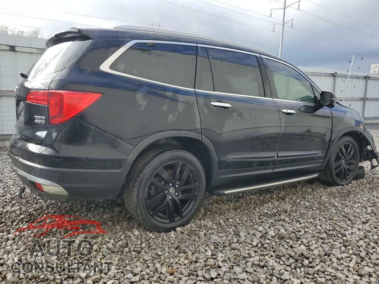 HONDA PILOT 2017 - 5FNYF6H97HB002414