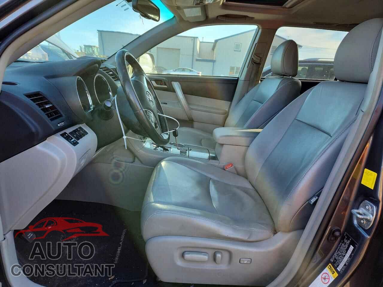 TOYOTA HIGHLANDER 2011 - 5TDBK3EH2BS065726