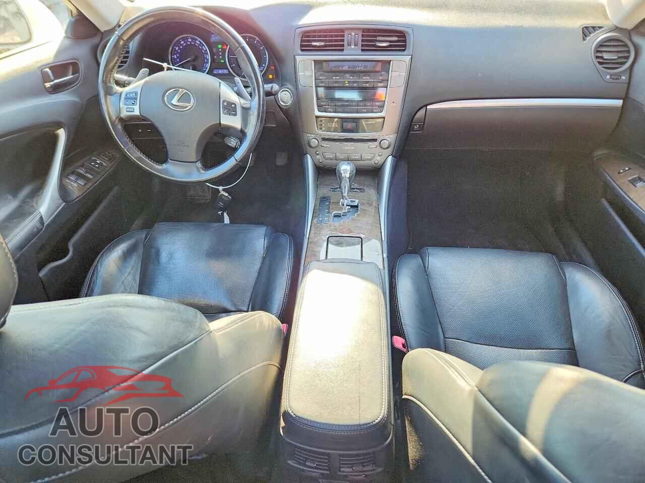 LEXUS IS 2012 - JTHCF5C28C5056733