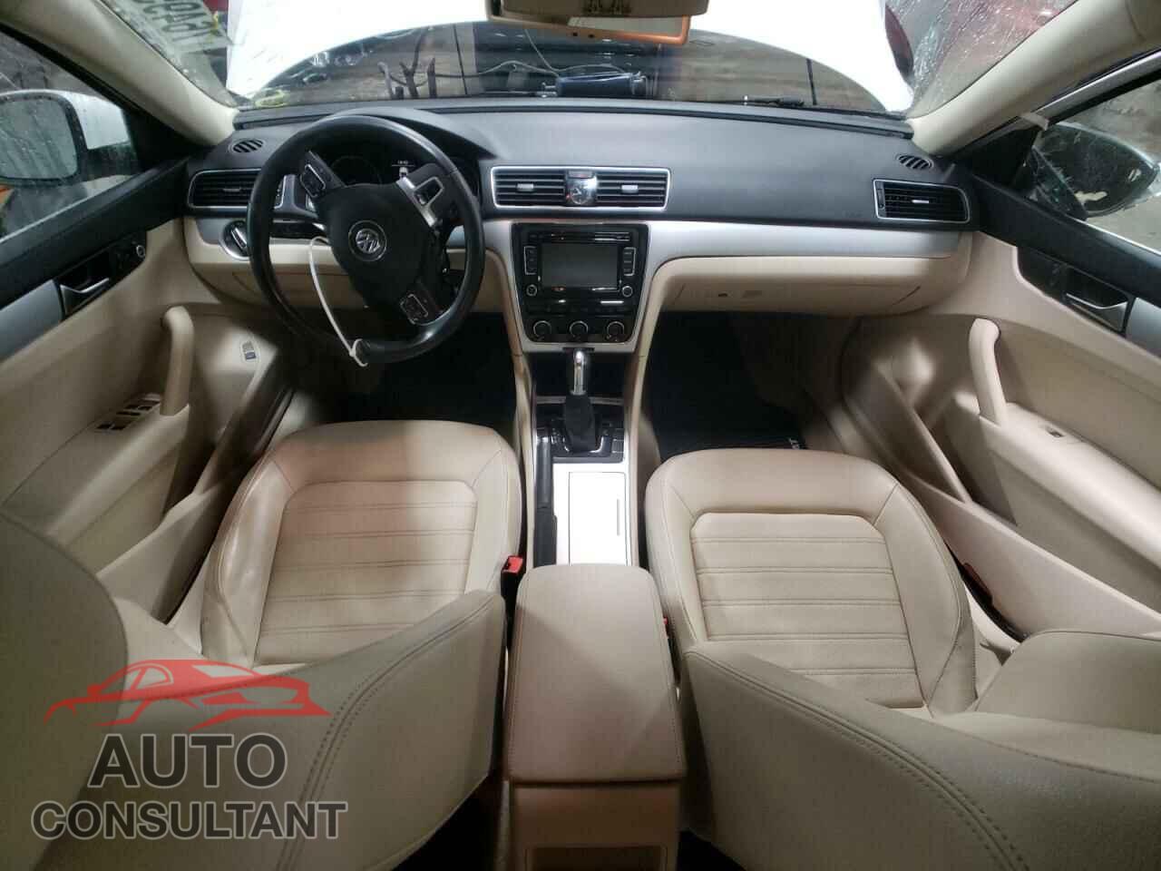 VOLKSWAGEN PASSAT 2012 - 1VWBM7A38CC035223