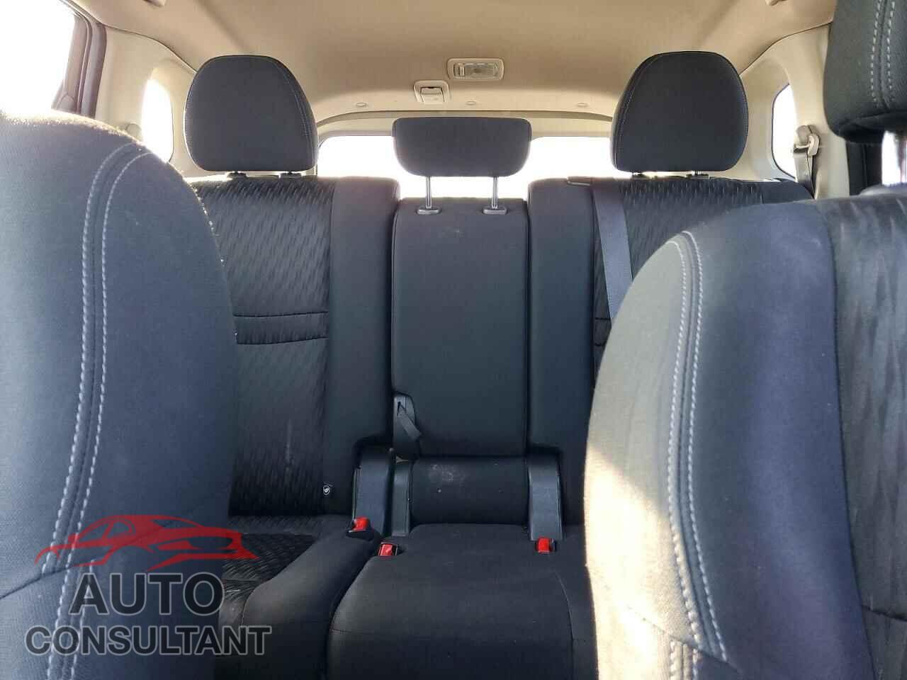NISSAN ROGUE 2017 - KNMAT2MV7HP526075