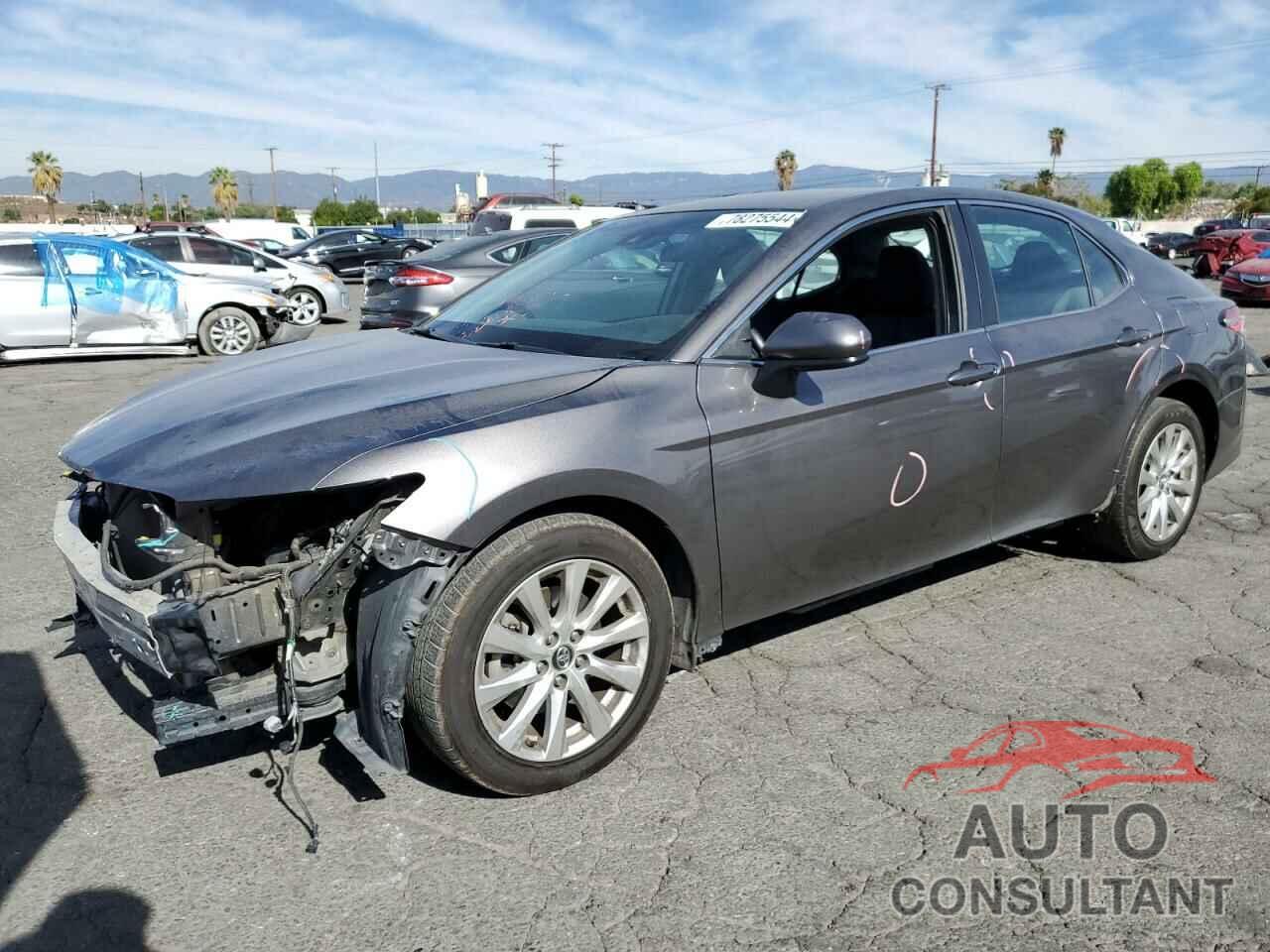 TOYOTA CAMRY 2018 - 4T1B11HK0JU518861