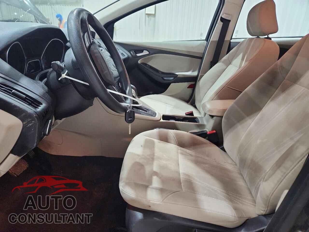FORD FOCUS 2015 - 1FADP3F28FL361898