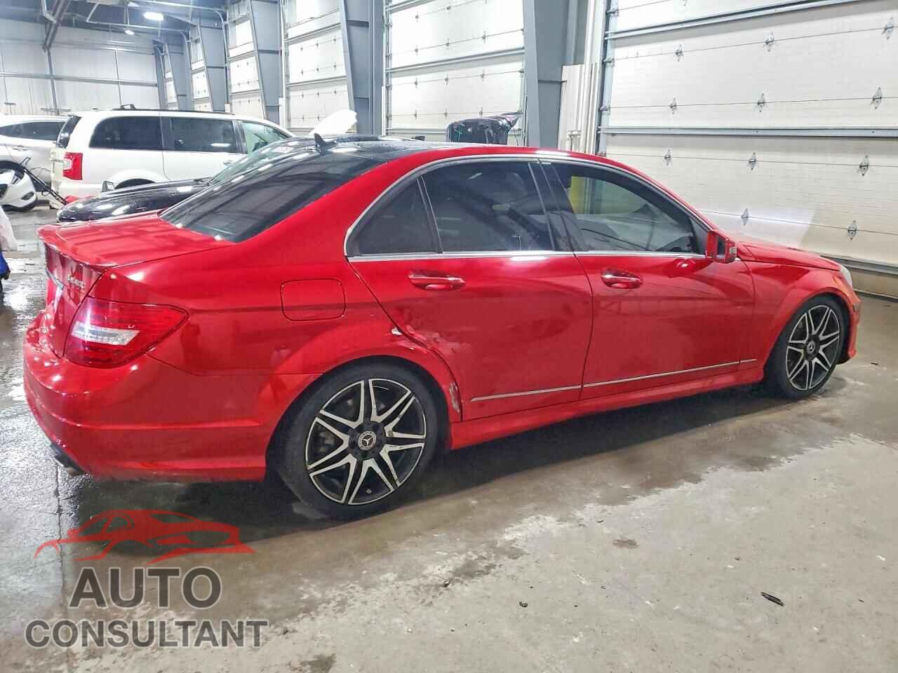 MERCEDES-BENZ C 2013 - WDDGF8AB8DR258298