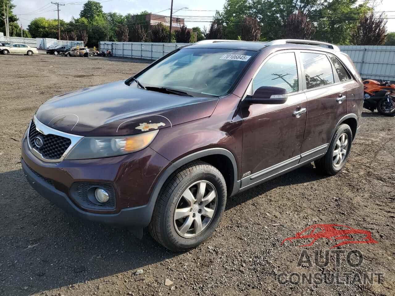 KIA SORENTO 2011 - 5XYKTCA15BG111827