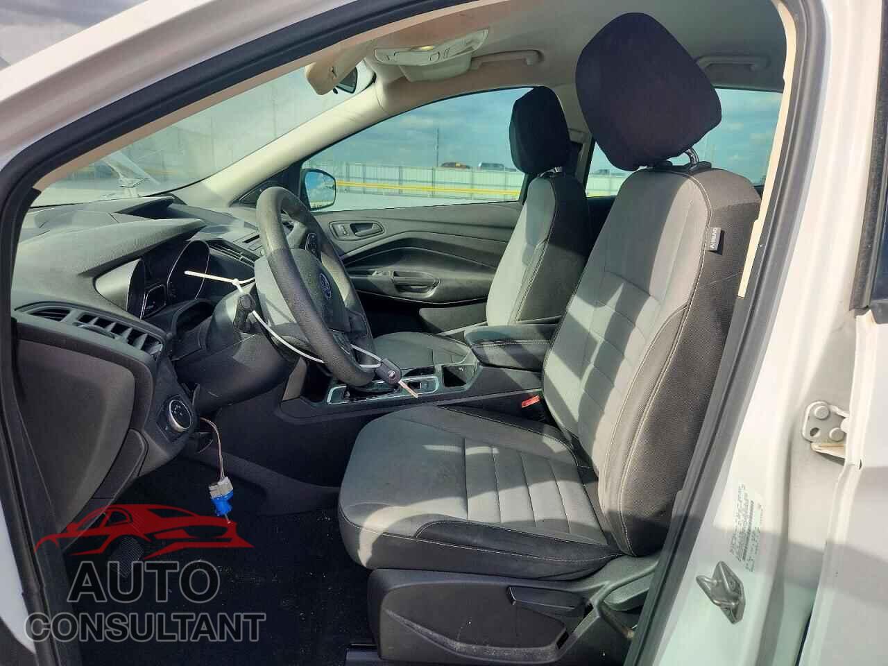 FORD ESCAPE 2017 - 1FMCU0F77HUB42299