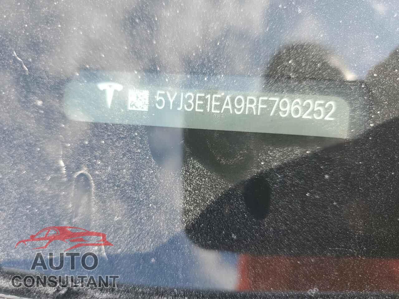 TESLA MODEL 3 2024 - 5YJ3E1EA9RF796252