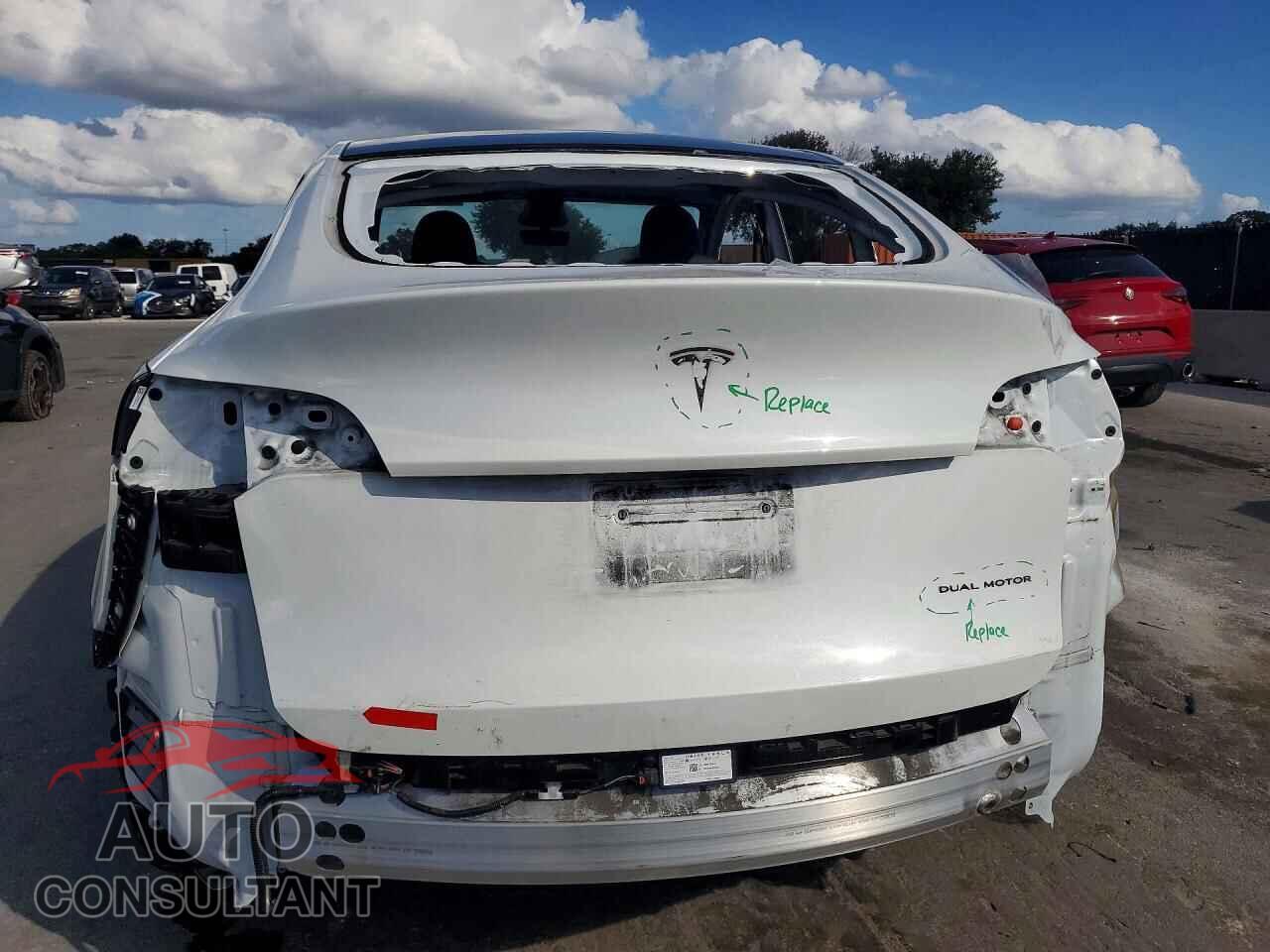 TESLA MODEL Y 2024 - 7SAYGAEE9RF101662