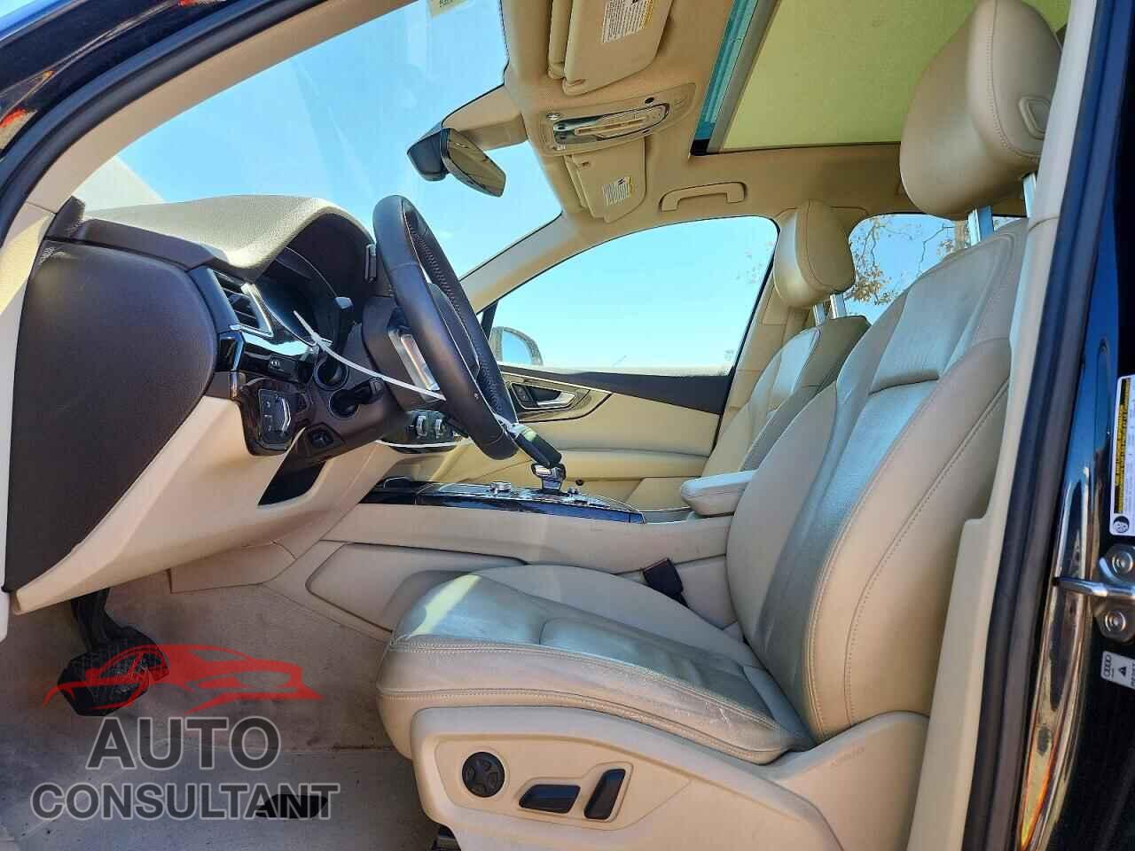 AUDI Q7 2017 - WA1LAAF70HD037438