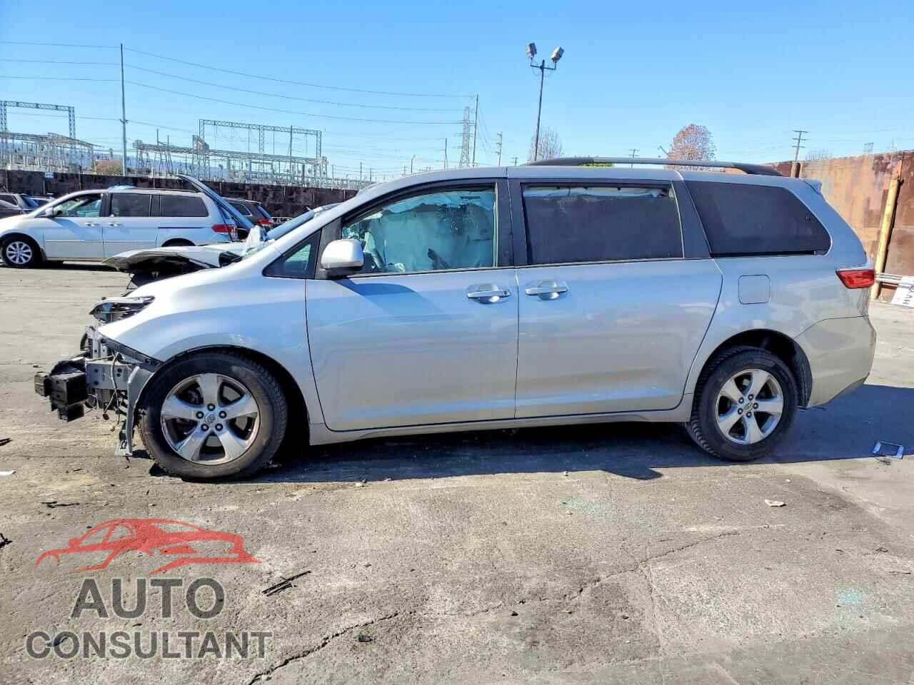 TOYOTA SIENNA 2017 - 5TDKZ3DC7HS833887