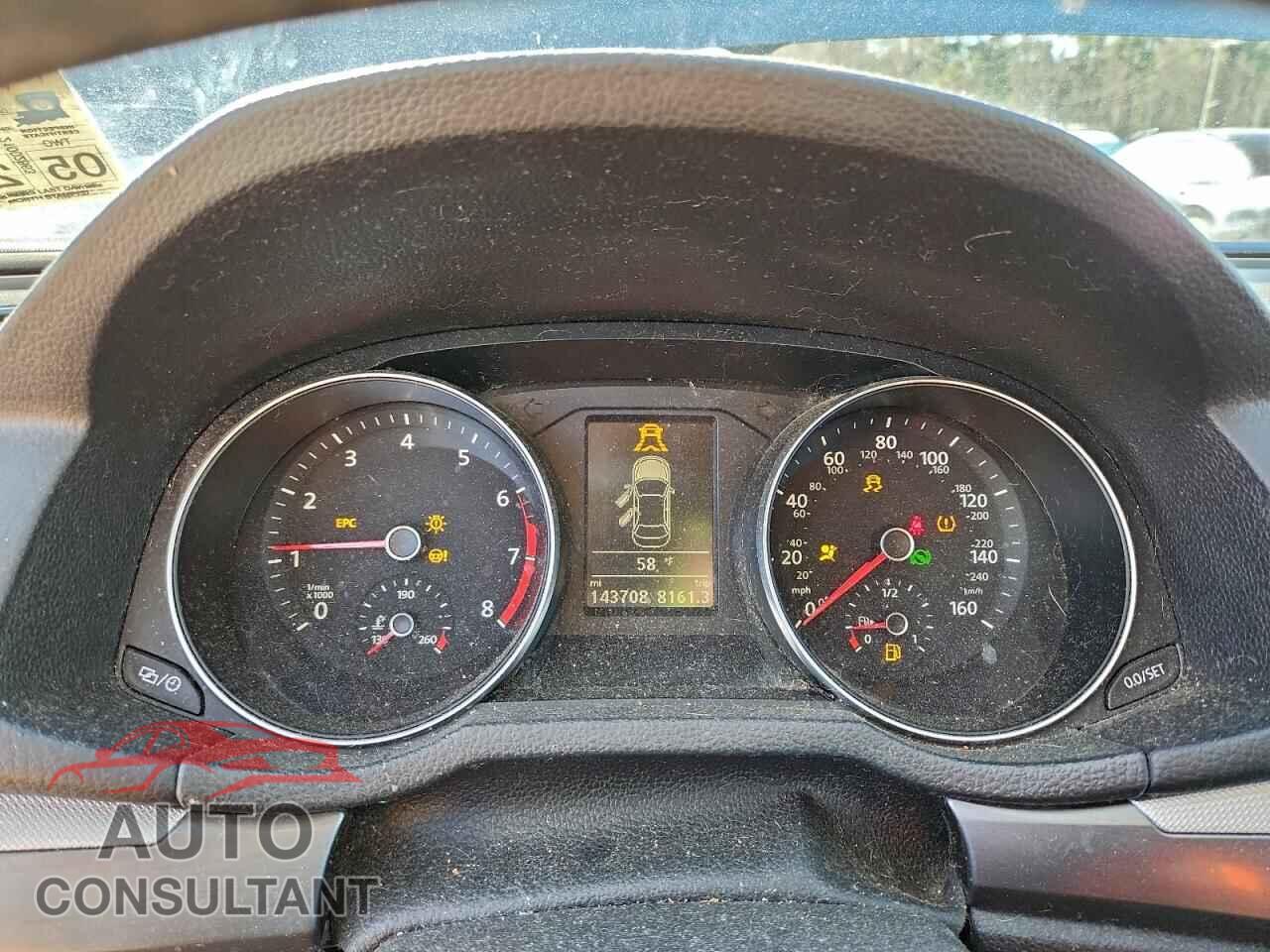 VOLKSWAGEN PASSAT 2018 - 1VWAA7A31JC032259