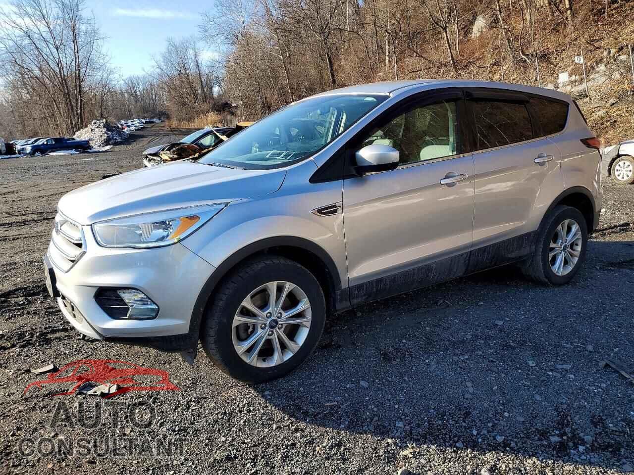 FORD ESCAPE 2017 - 1FMCU9GD4HUE62284