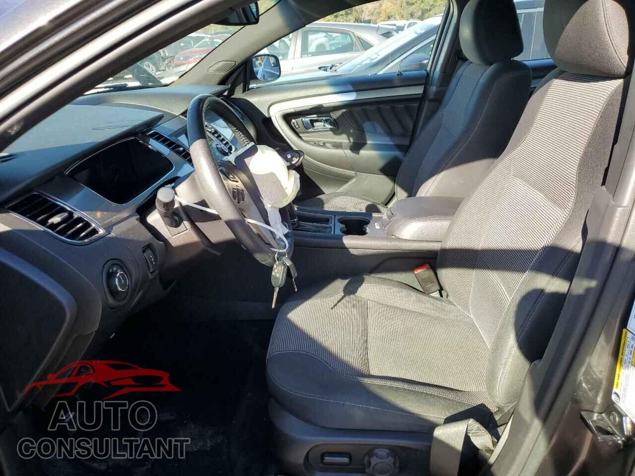 FORD TAURUS 2018 - 1FAHP2E84JG119869