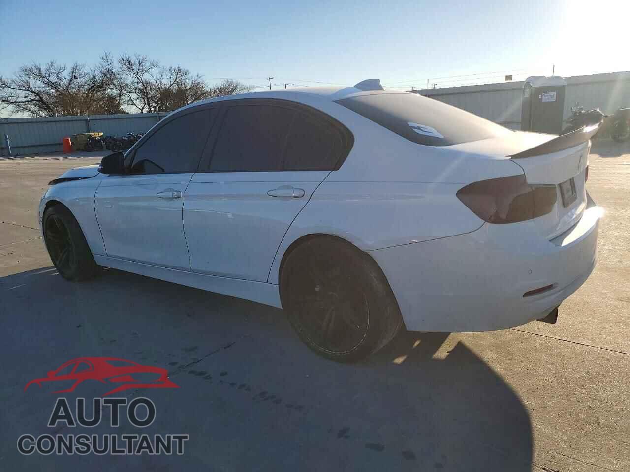BMW 3 SERIES 2016 - WBA8E5G52GNU19643