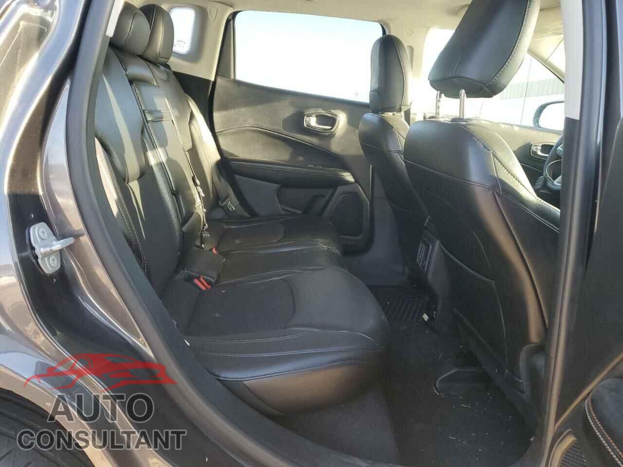 JEEP COMPASS 2018 - 3C4NJDBB7JT392732