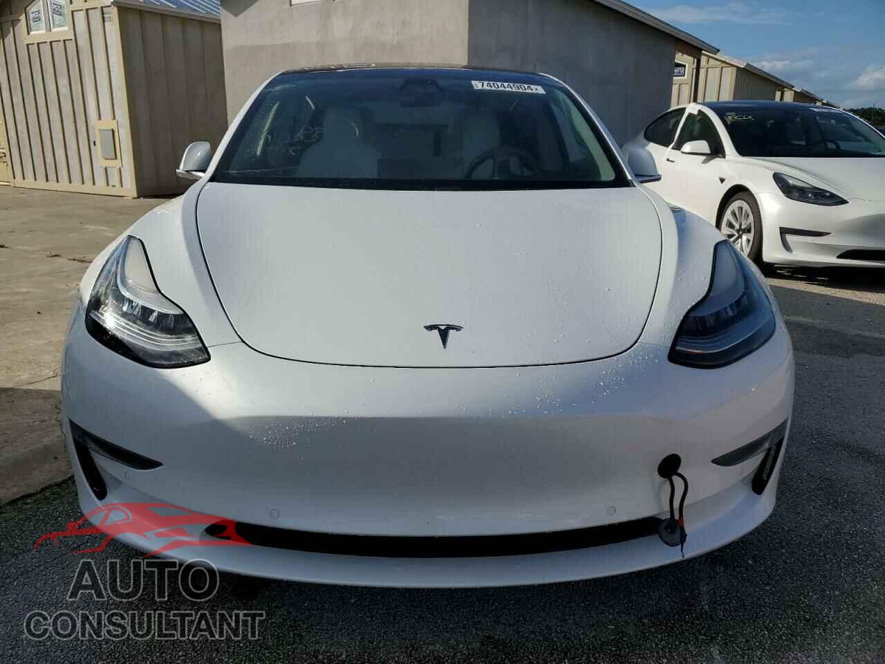 TESLA MODEL 3 2018 - 5YJ3E1EB8JF097899