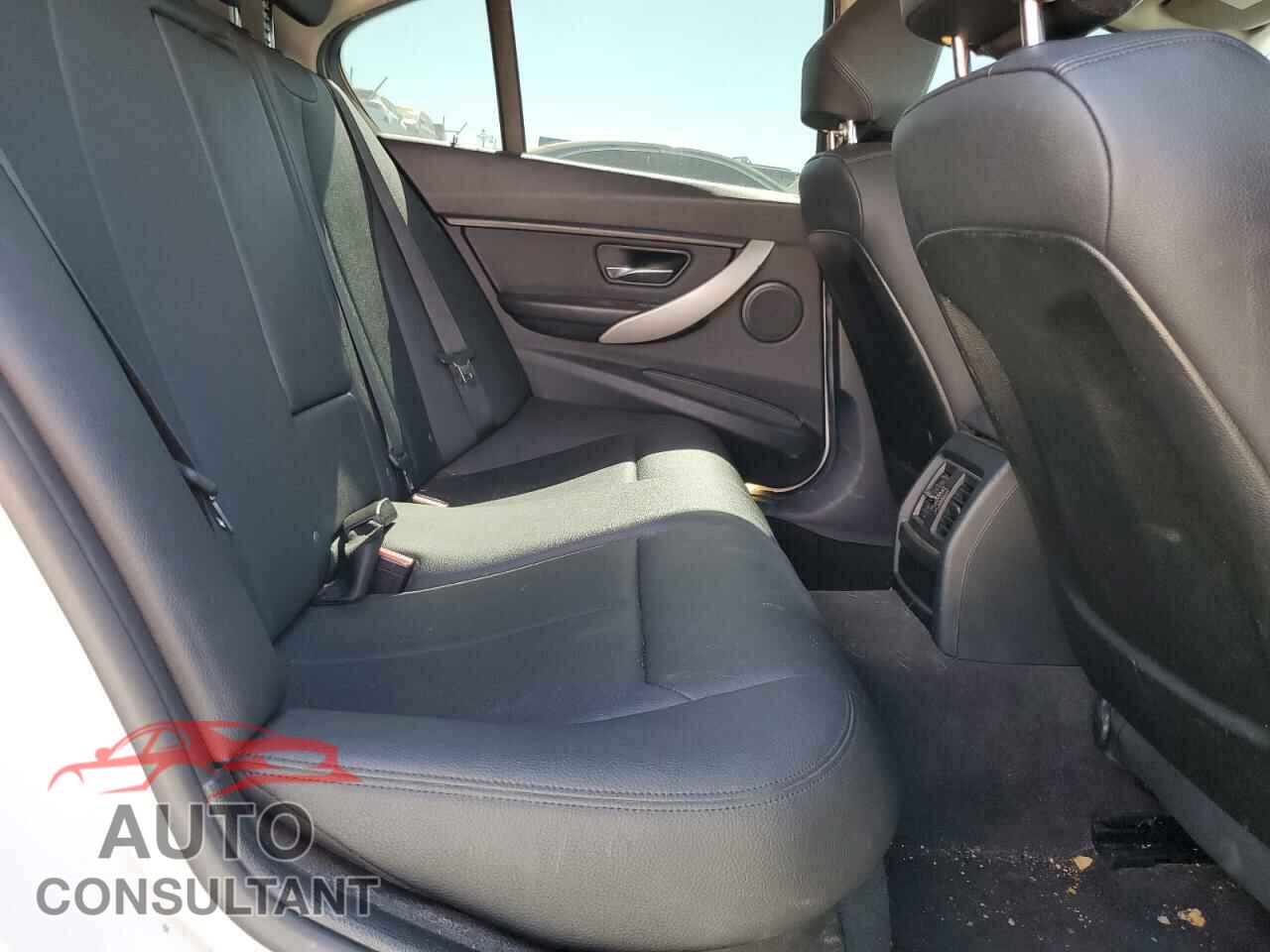 BMW 3 SERIES 2016 - WBA8E1G53GNU10443
