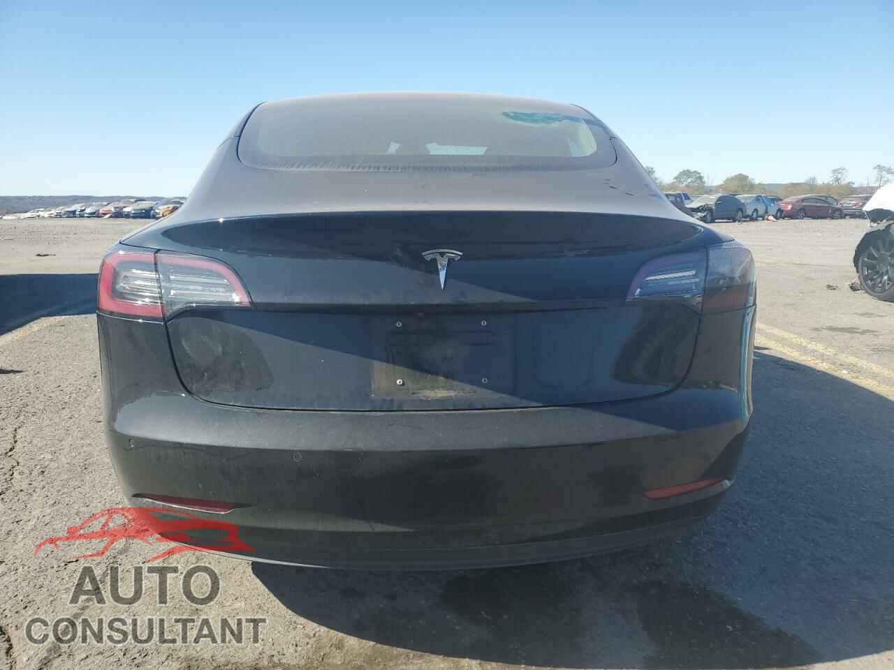 TESLA MODEL 3 2018 - 5YJ3E1EB0JF068283