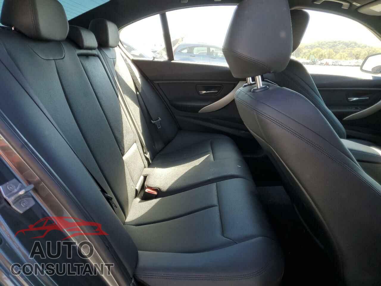 BMW 3 SERIES 2016 - WBA8E1G53GNU10619