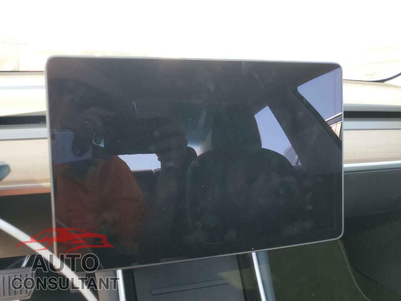 TESLA MODEL 3 2018 - 5YJ3E1EAXJF024251