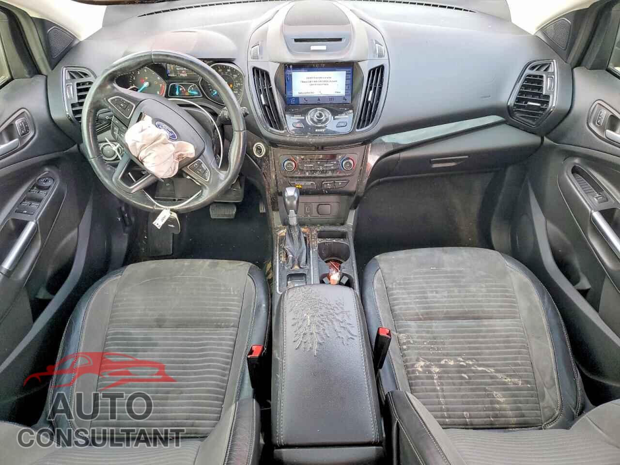FORD ESCAPE 2017 - 1FMCU0J96HUC24596