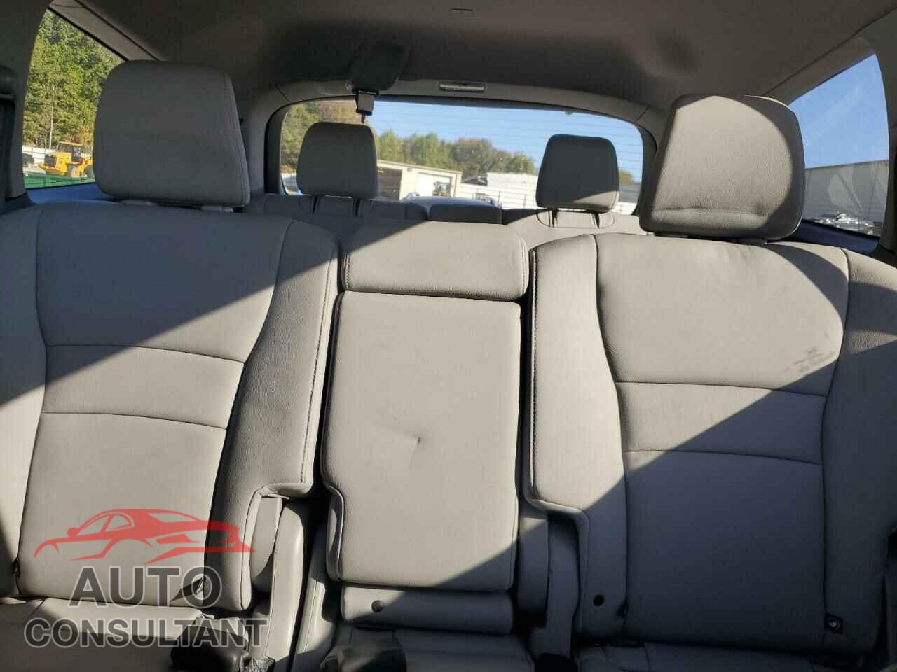 HONDA PILOT 2018 - 5FNYF6H55JB071931