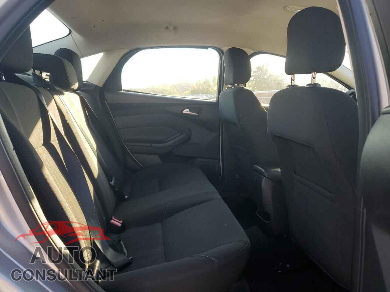 FORD FOCUS 2015 - 1FADP3F25FL201624