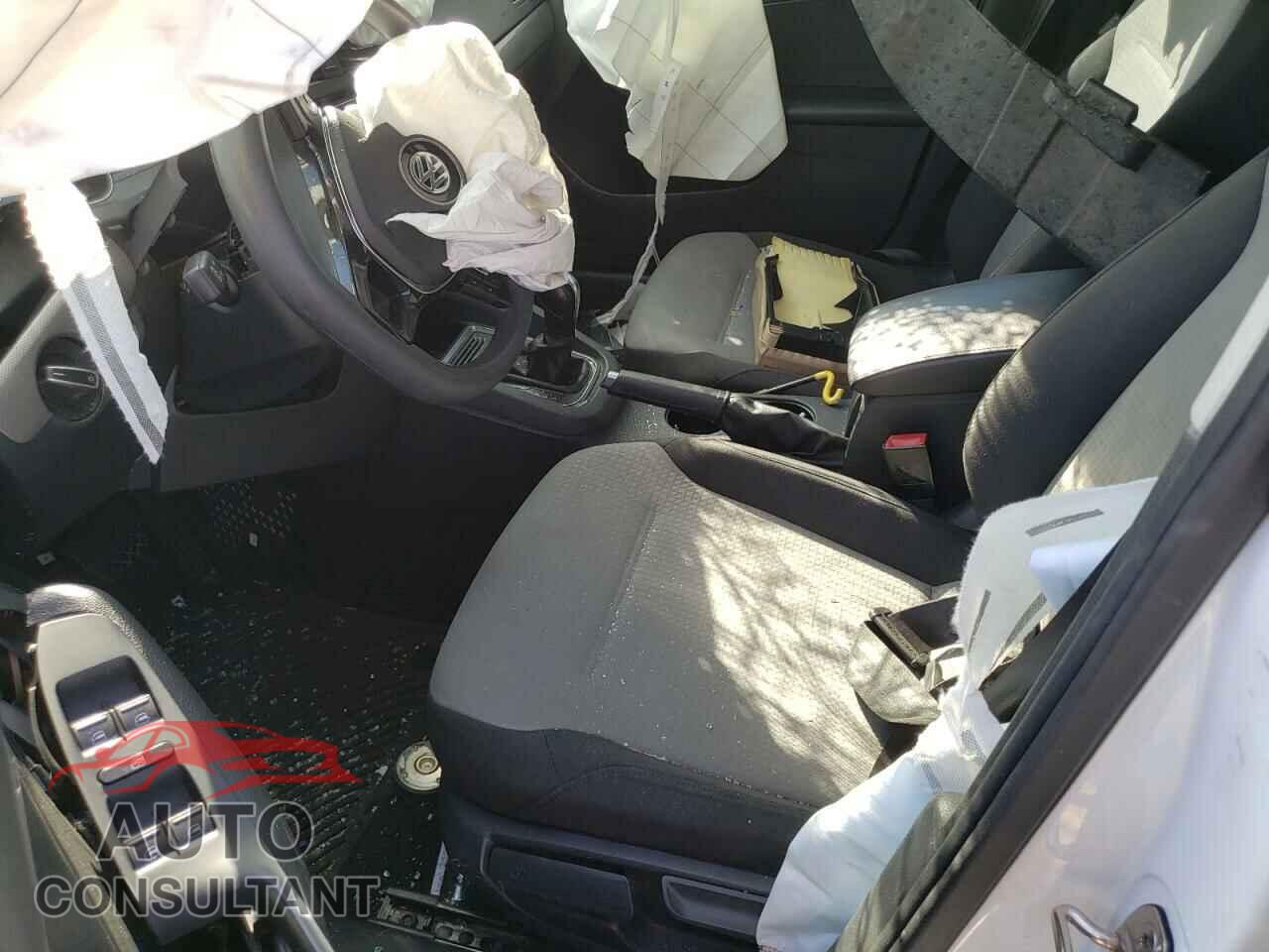 VOLKSWAGEN JETTA 2017 - 3VW2B7AJ4HM394000