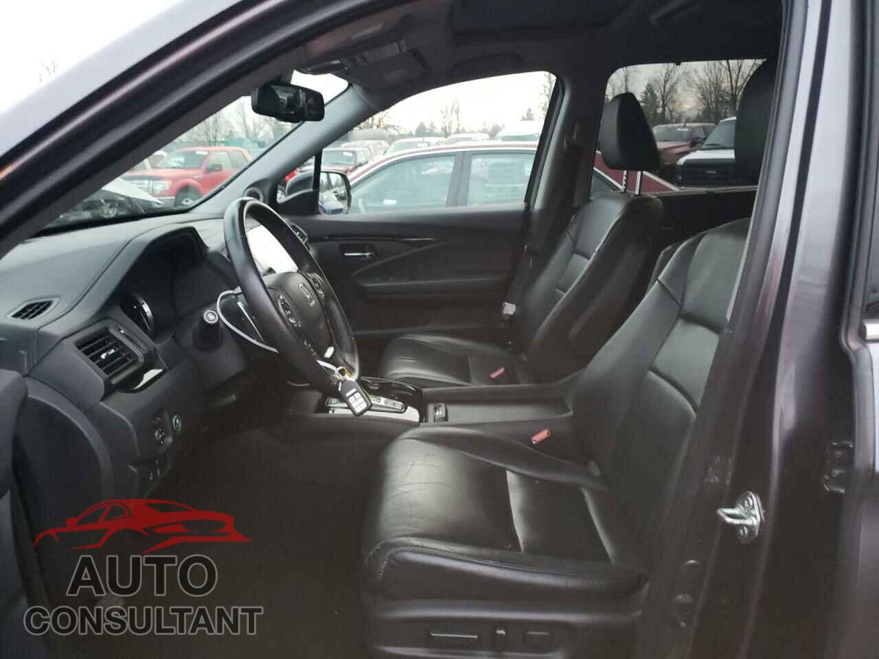 HONDA PILOT 2017 - 5FNYF6H95HB084644