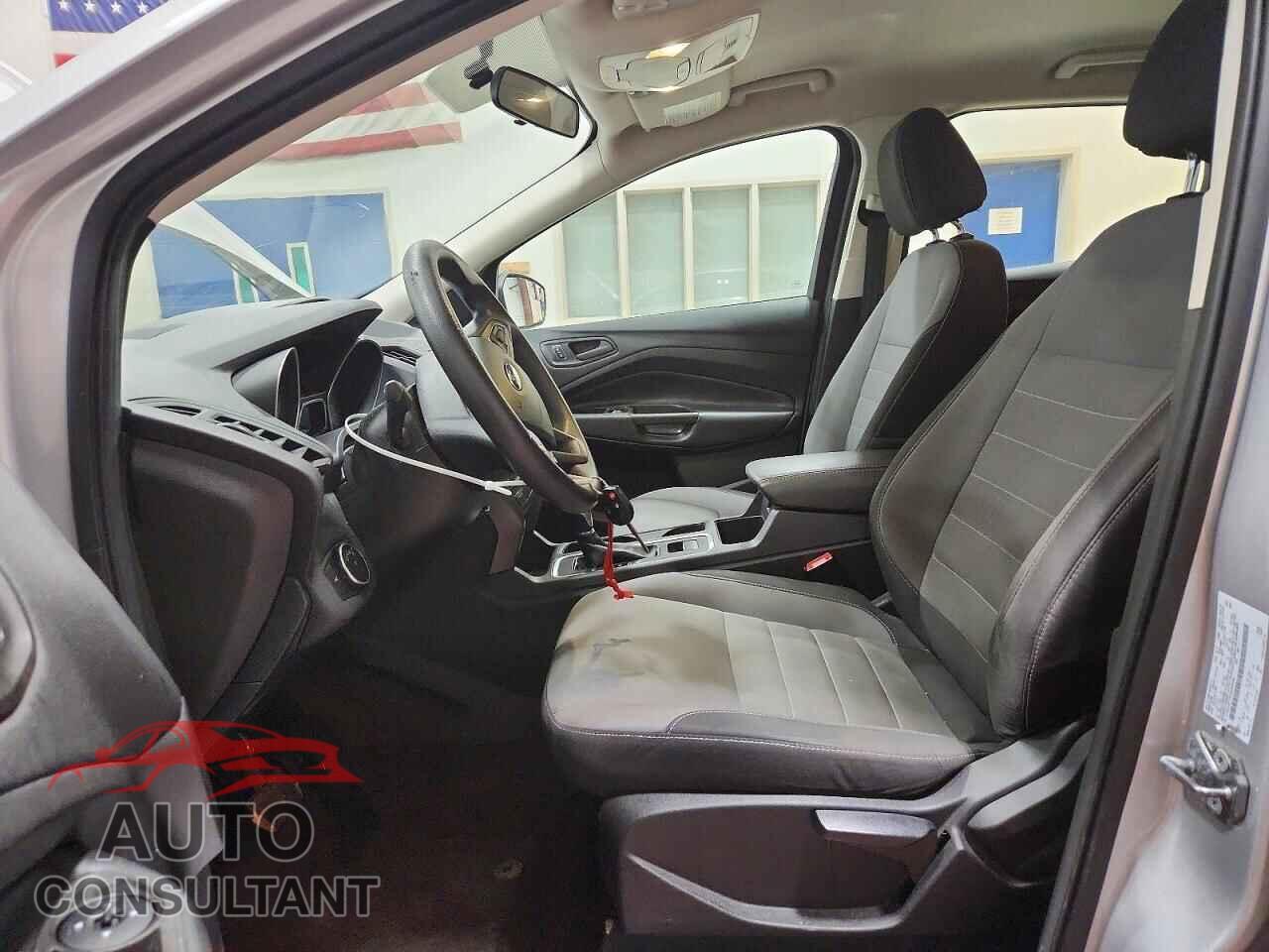 FORD ESCAPE 2017 - 1FMCU0F70HUD60066