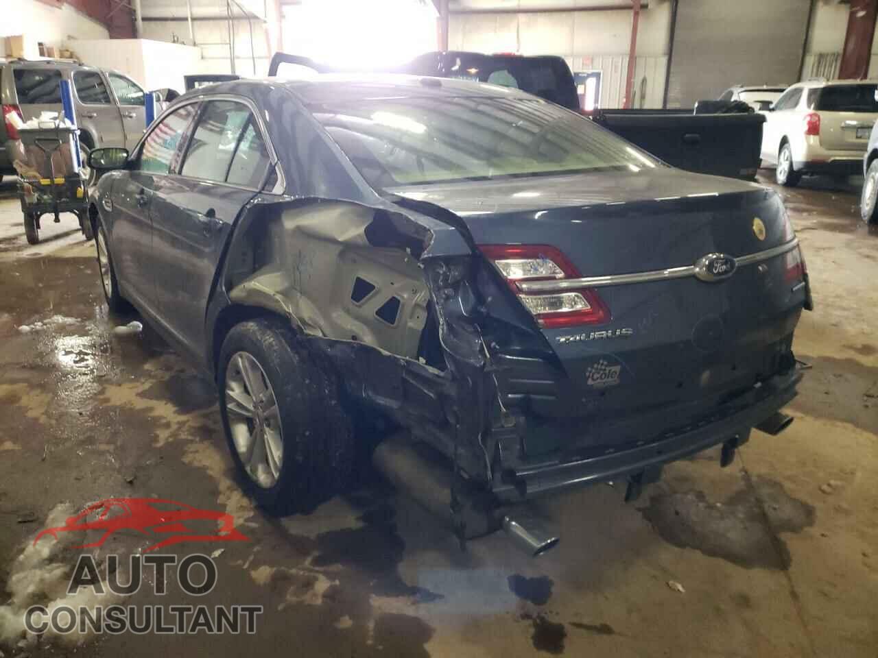 FORD TAURUS 2018 - 1FAHP2D80JG106425