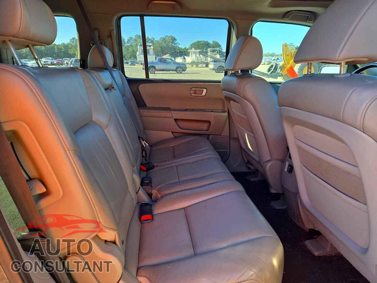 HONDA PILOT 2011 - 5FNYF3H52BB032889