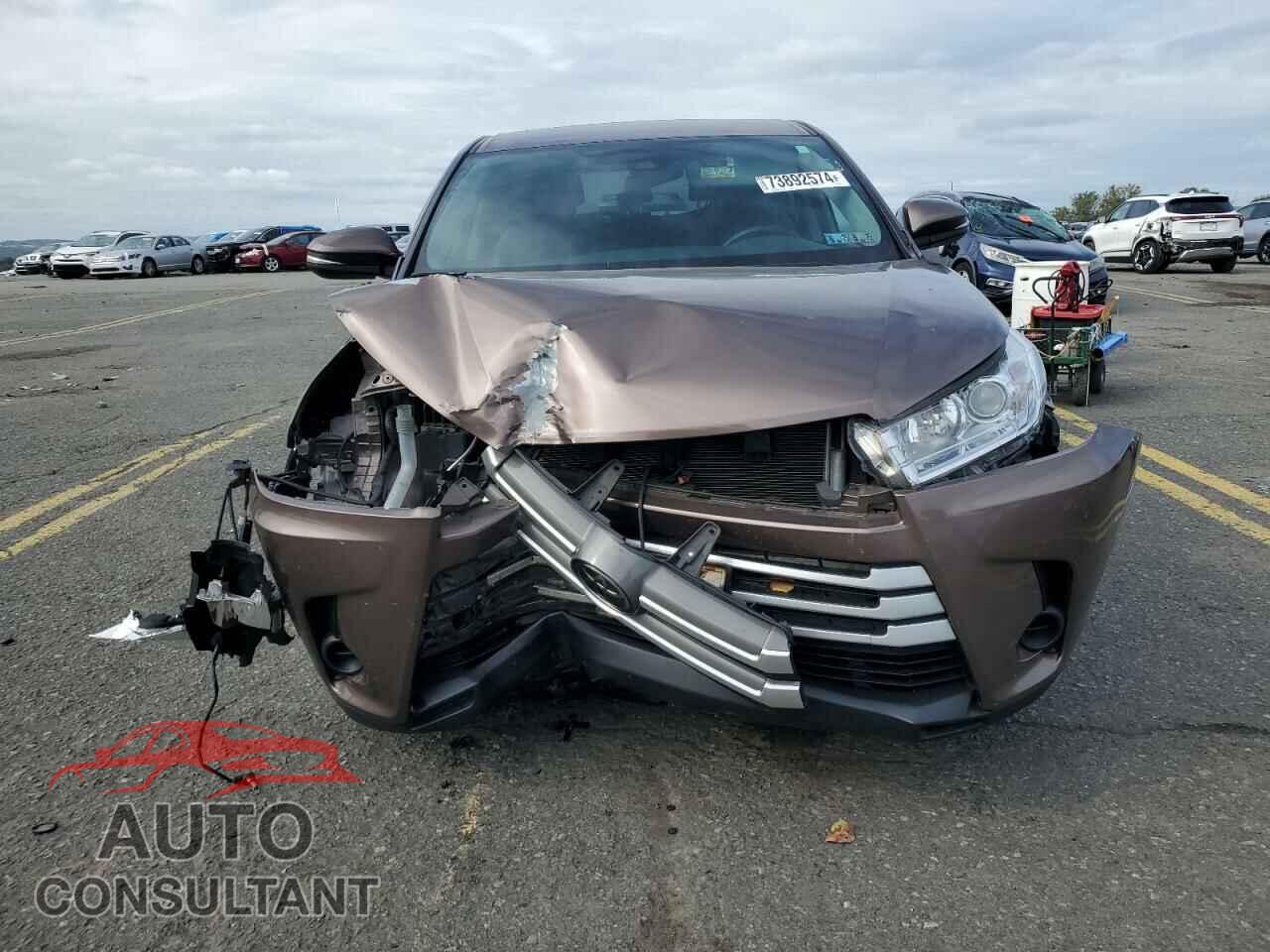 TOYOTA HIGHLANDER 2018 - 5TDBZRFH1JS856101