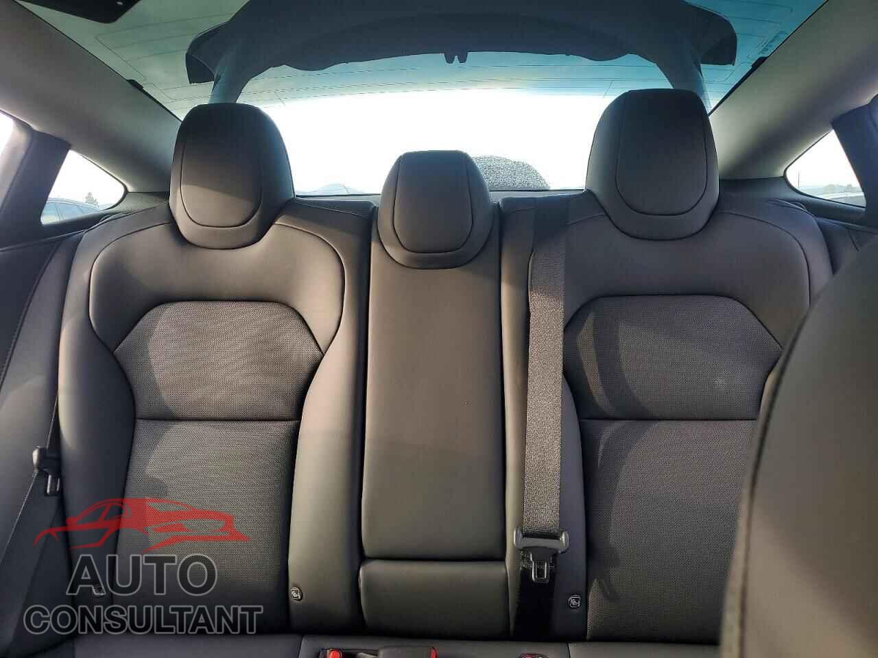 TESLA MODEL 3 2025 - 5YJ3E1EA7SF011863