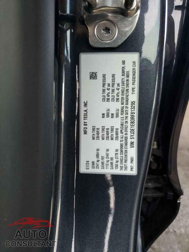 TESLA MODEL 3 2024 - 5YJ3E1EB3RF813295