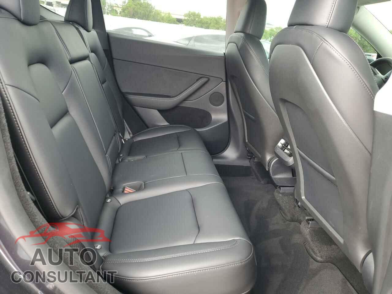 TESLA MODEL Y 2024 - 7SAYGDED3RF056534