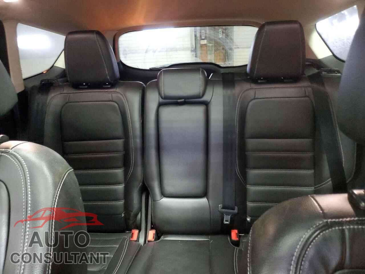 FORD ESCAPE 2017 - 1FMCU9J96HUC58929
