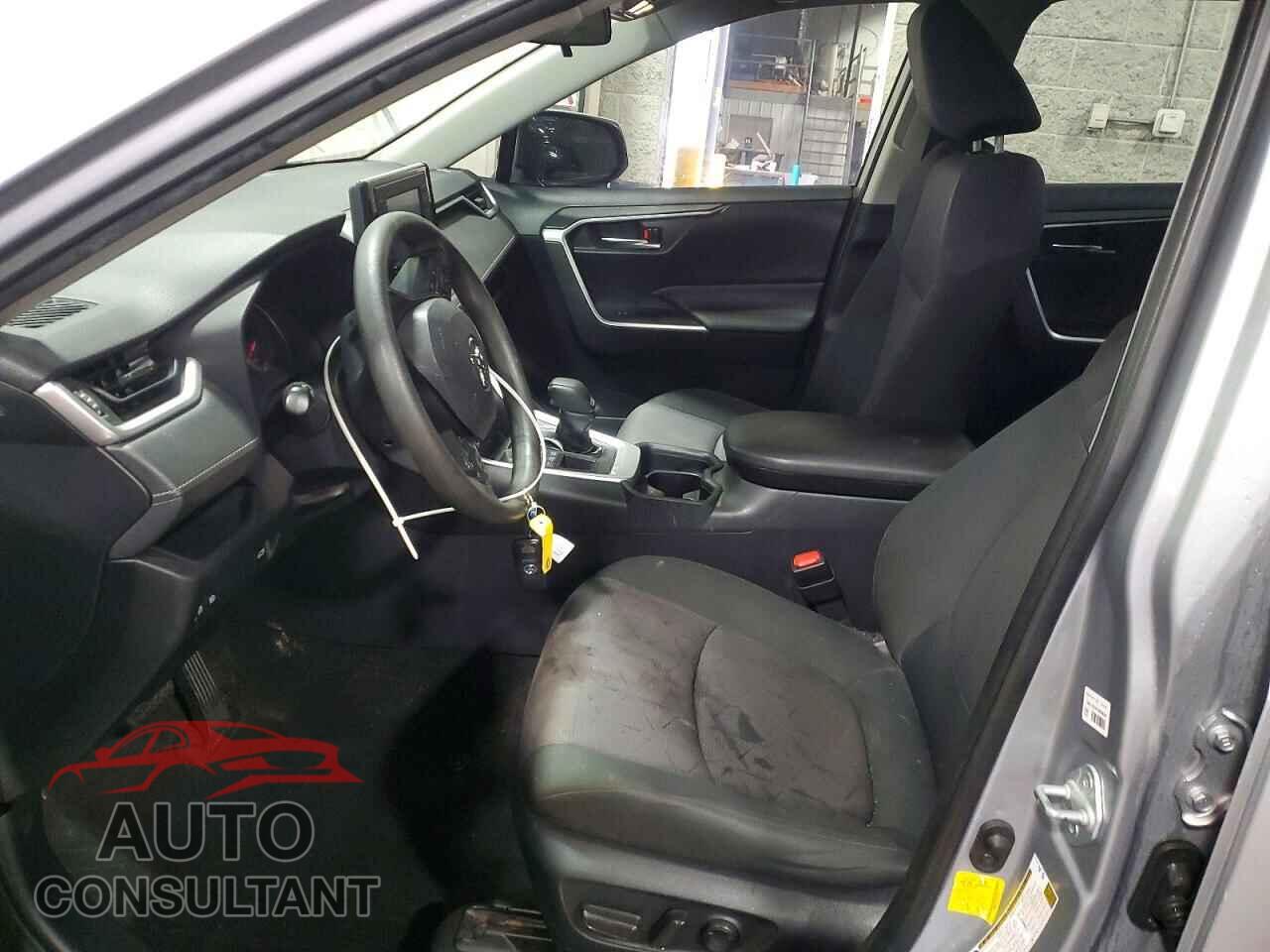 TOYOTA RAV4 2019 - JTMP1RFV2KD043723