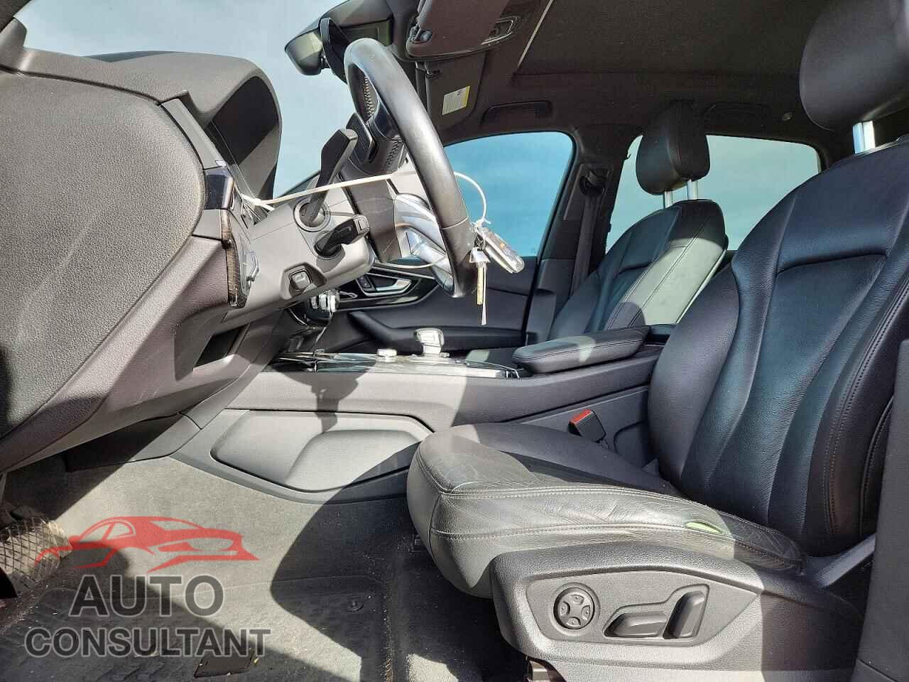 AUDI Q7 2017 - WA1LAAF70HD028657