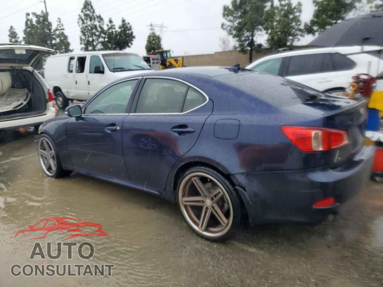 LEXUS IS 2011 - JTHBF5C23B5142235
