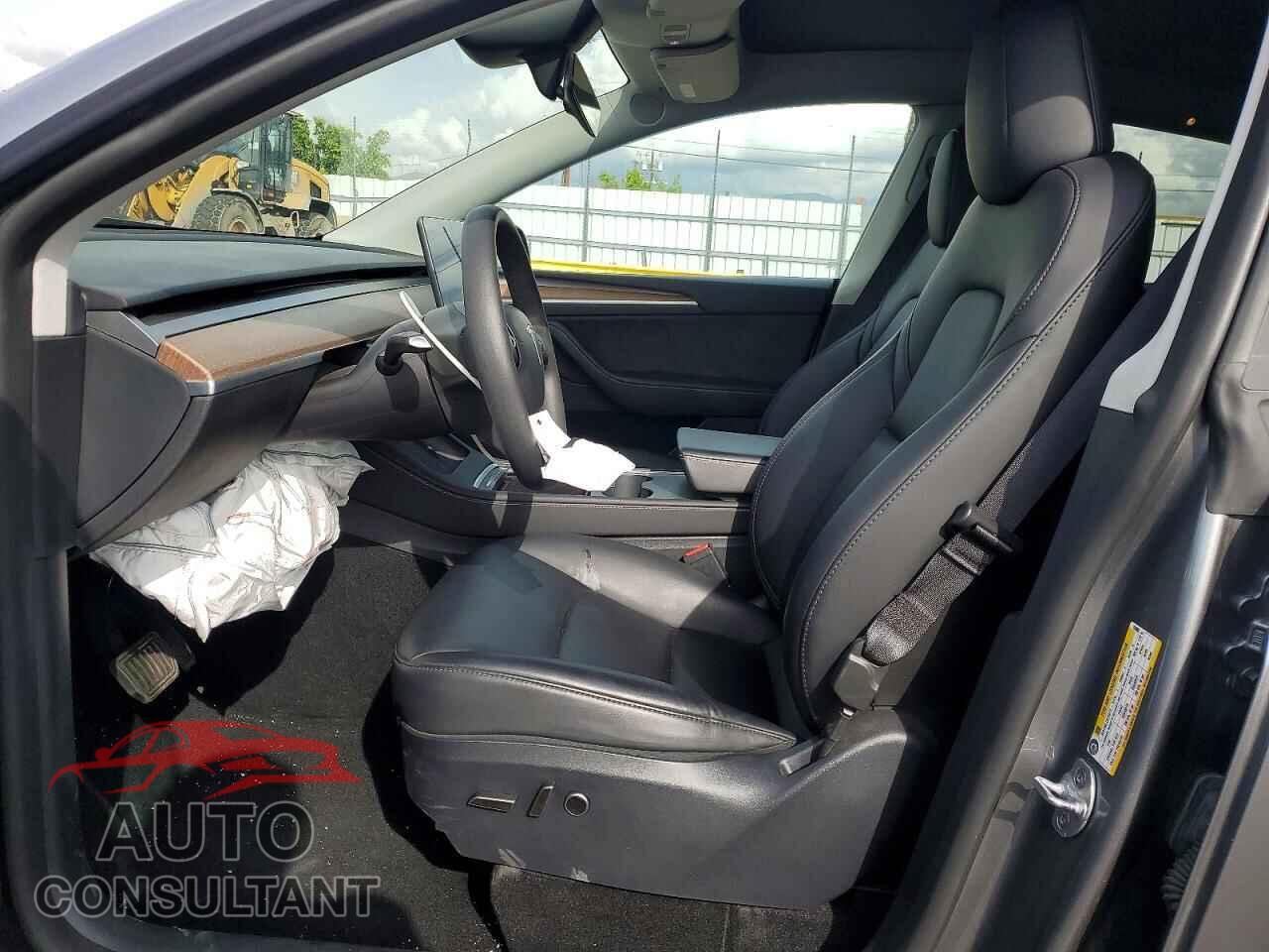 TESLA MODEL Y 2024 - 7SAYGAEE2RF126368
