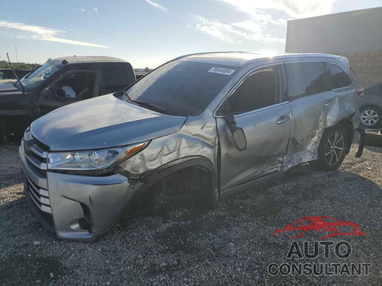 TOYOTA HIGHLANDER 2018 - 5TDKZRFH2JS528590