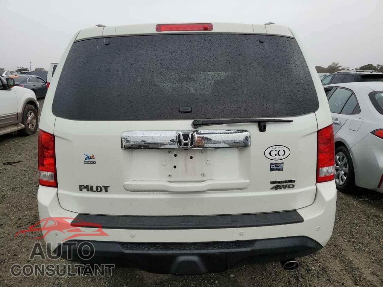HONDA PILOT 2015 - 5FNYF4H9XFB005860