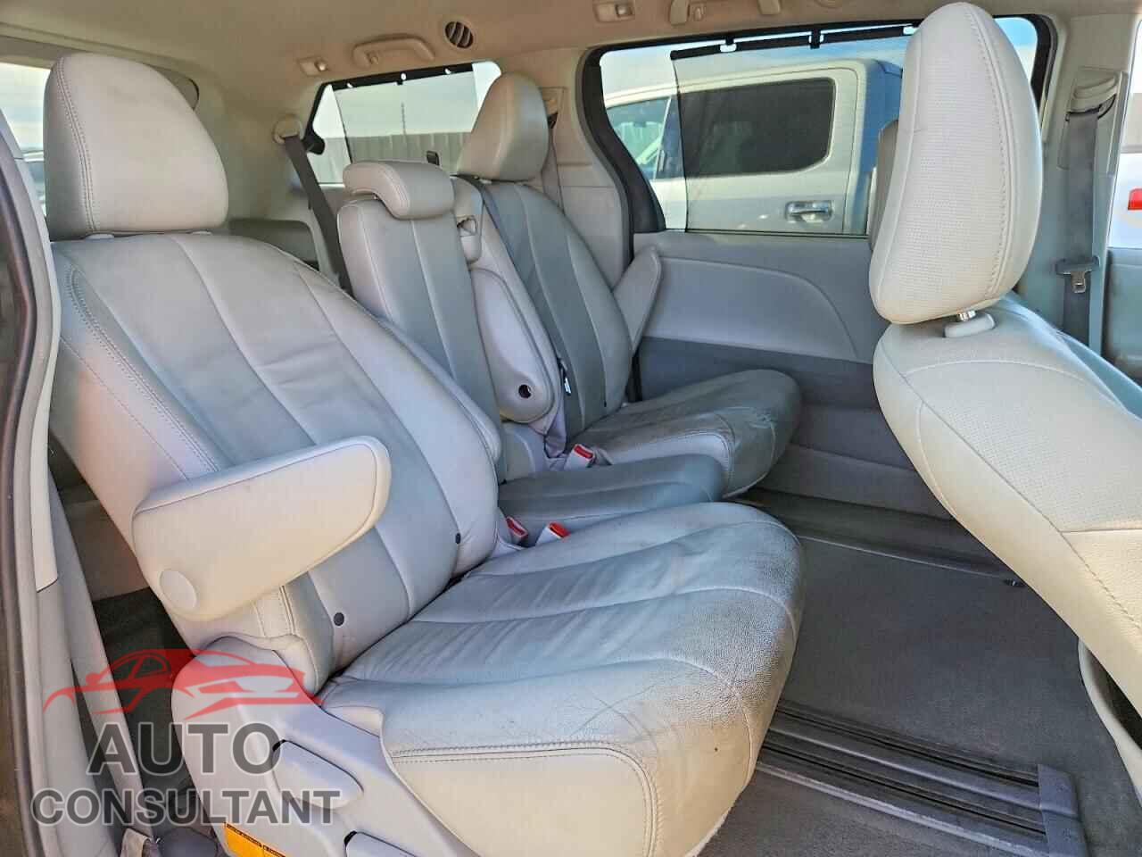 TOYOTA SIENNA 2013 - 5TDYK3DC8DS321709