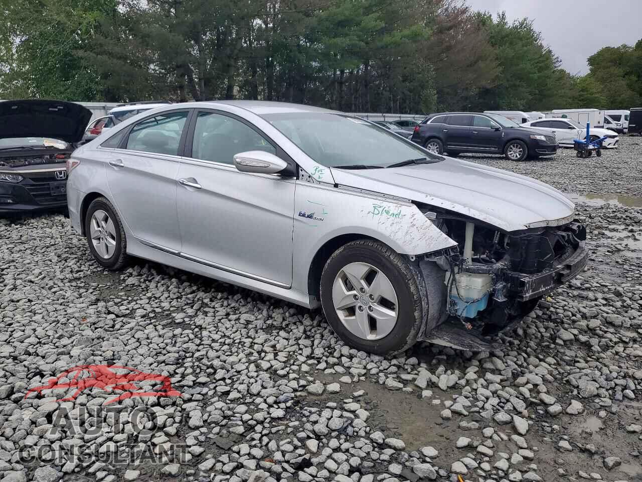 HYUNDAI SONATA 2012 - KMHEC4A46CA028059